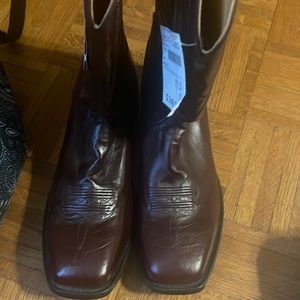 Twisted X square toe roper